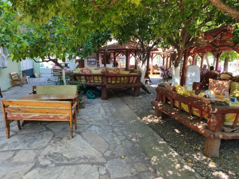 Gölgeli bahçe
