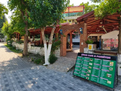 Eingang Çınar Café & Pension
